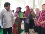 wisuda-kejar-paket-pedagang-dan-pengasong-di-terminal-tegal-rabu-1462023.jpg