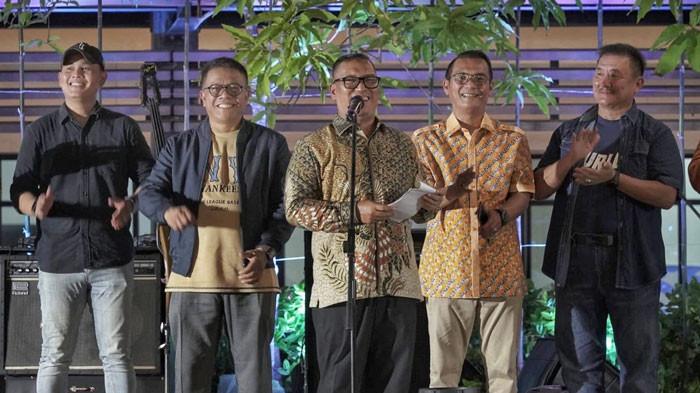 INTERNATIONAL JAZZ DAY - Wakil Gubernur Kepulauan Riau Nyanyang Haris Pratamura secara resmi membuka perayaan International Jazz Day 2026 yang digelar di Park Avenue Mall Batam, Rabu (30/4/2026). (Ziqri/DISKOMINFO KEPRI)