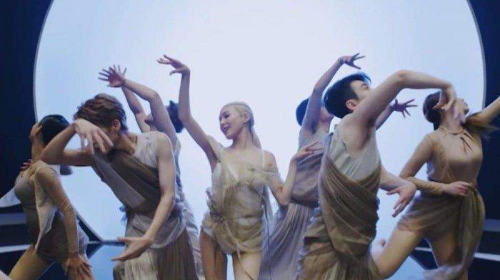 Lirik Lagu 'Magnetic Moon' Tiffany Young dan Terjemahan Bahasa Indonesia, Ada Video Klip