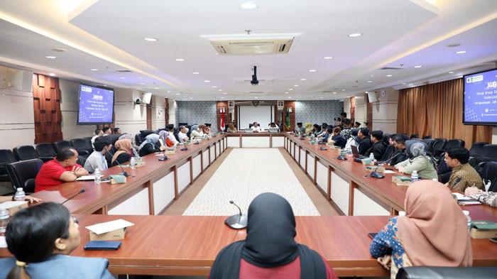 JOB FAIR BATAM 2025 - Wali Kota Batam, Amsakar Achmad saat Forum Group Discussion (FGD) bersama para perwakilan HRD perusahaan yang mengikuti Job Fair Batam 2025, Jumat (1/8/2025).
