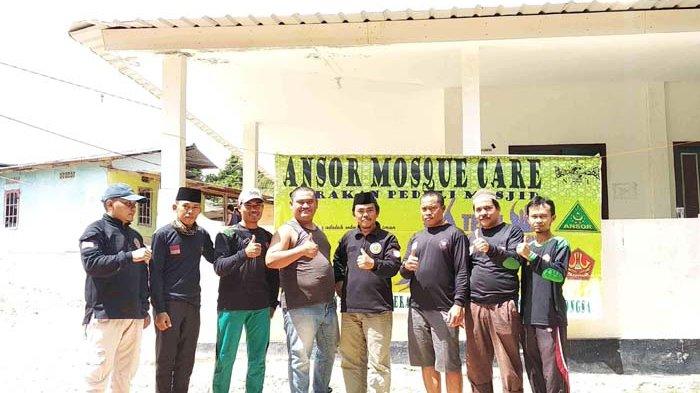 GP Ansor Nongsa Lakukan Bersih-bersih Masjid