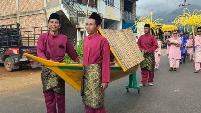 Ribuan Peserta Ikut Pawai Taaruf STQH ke X Tingkat Kabupaten Lingga di Daik