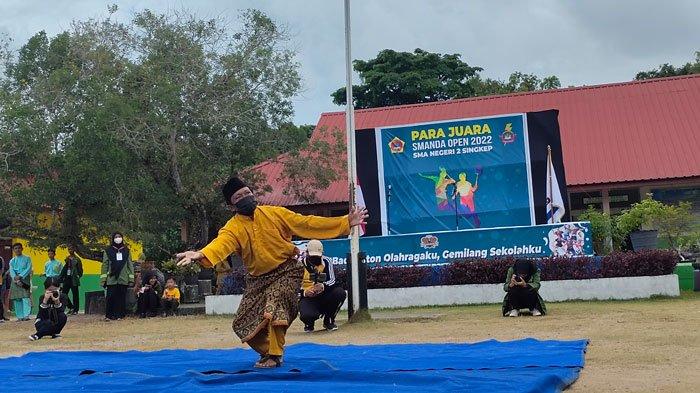 SMAN 2 Singkep di Lingga Tampilkan Tari Inai saat Pembukaan Badminton