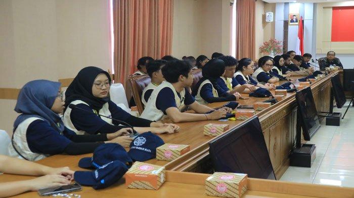 Wabup Rodhial Paparkan Potensi Natuna saat Terima Mahasiswa Tim KKN PPM UGM