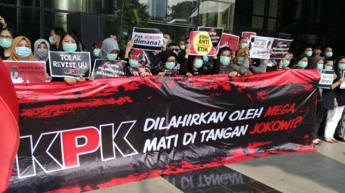 MAKI Bakal Ajukan Gugatan ke MK, Pengesahan UU KPK Hasil Revisi Hanya Dihadiri 80 Orang
