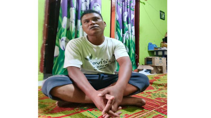 KECELAKAAN MAUT DI BATAM - Muhammad Faiz (38), ayahanda Nur Zulaikha (10), siswi SDN 010 Batam Kota yang menjadi korban kecelakaan maut di Jalan Raja Alikelana, Kelurahan Belian, Kecamatan Batam Kota, Sabtu (4/10/2025). Foto saat ditemui di rumahnya, Senin (6/10/2025).