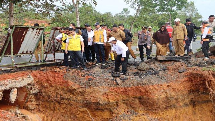 Jalan Amblas di Wacopek Bintan Dibongkar, Kepala Balai PJN Kepri Tinjau Lokasi