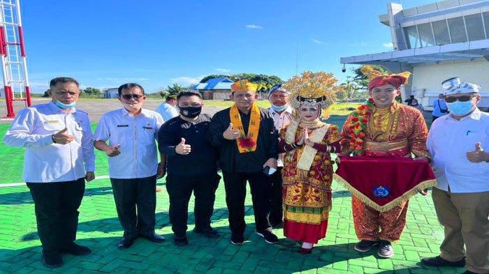 Gubernur Ansar Tiba di Wakatobi, Dapat Sambutan Hangat Pemprov Sulteng dan Pemkab Setempat