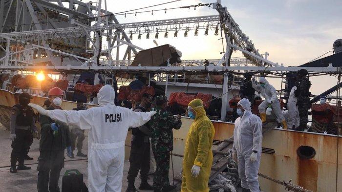 Seorang Petugas Medis Terjatuh Saat Evakuasi Jenazah ABK di Pelabuhan Lanal Batam