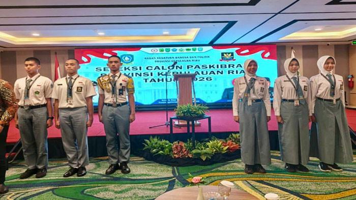 PERWAKILAN KEPRI - Bagas dan Ridho, dua siswa dari Batam bersama empat siswa terbaik lainnya akan mewakili Kepri di seleksi calon Paskibraka Tingkat Nasional 2026