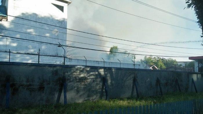 Napi Lapas Manado Rusuh, Satu Gedung Terbakar, Batu Beterbangan