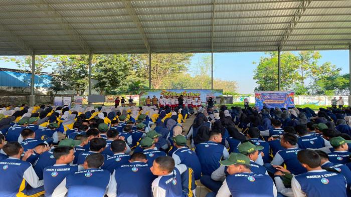 DISAMBUT ANTUSIAS PELAJAR - Roadshow Tribun Putih Abu-Abu Futsal (TPAAF) Series Jatim  #1 Gresik 2026 disambut ratusan pelajar di sekolah SMA dan SMK di Kabupaten Gresik, Jawa Timur. Pelajar juga menyambut seru sesi game saat acara roadshow. Turnamen antarpelajar ini dijadwalkan digelar di GOR Wahana Ekspresi Poesponegoro (WEP) Gresik, 12 - 18 Juni 2026. 