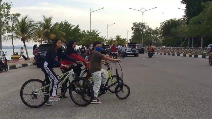 Jadi Tempat Bersantai Warga Karimun, Costal Area Kembali Ramai, Masih Ada yang Tak Pakai Masker