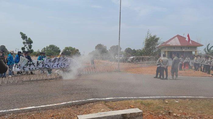 Soal Nasib Warga Rempang, Aliansi Mahasiswa Gelar Demo di Kantor Gubernur Kepri