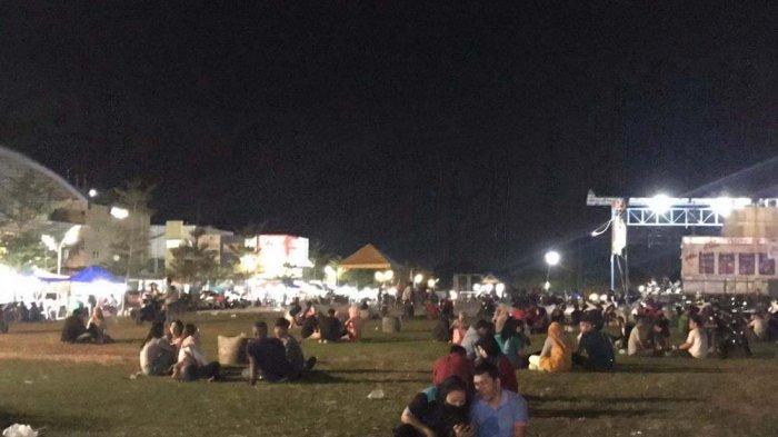 Di Tengah Pendemi Corona, Warga Malah Padati Alun-Alun SP Plaza Sagulung Batam