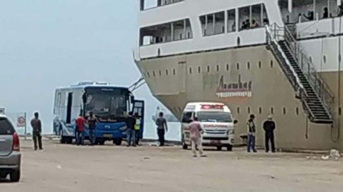 Crew and Passenger KM Kelud in Batam Taked Covid-19 Rapid Test