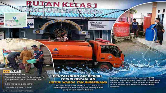 DISTRIBUSI AIR BERSIH - Pemerintah Kota Tanjungpinang melalui  OPD terkait salurkan air bersih ke warga terdampak kekeringan di Tanjungpinang, belum lama ini