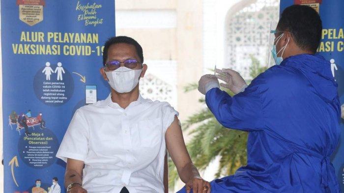 Pengalaman Wawako Batam Amsakar Achmad Disuntik Vaksin Corona, Seperti Digigit Semut