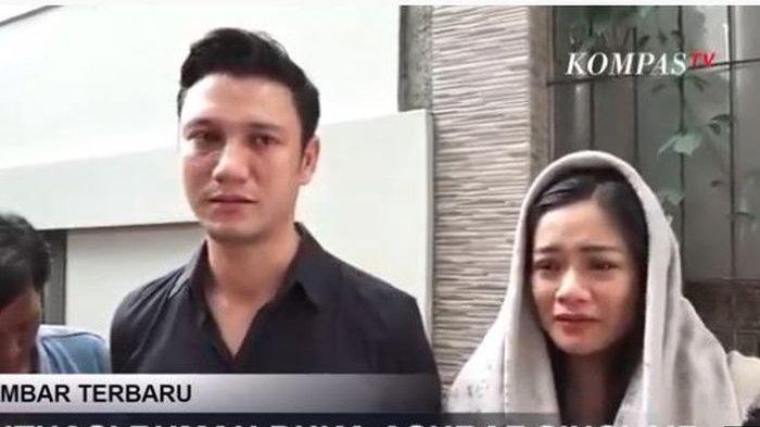 Tangis Christian Sugiono & Titi Kamal Pecah di Rumah Duka Ashraf Sinclair, Menyesal Tak Penuhi Janji