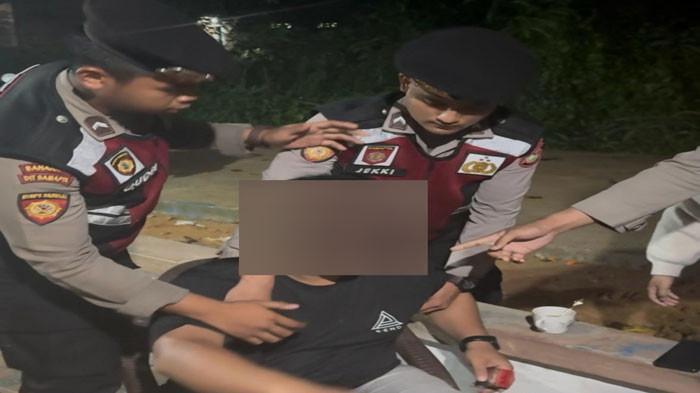 DIRINGKUS POLISI - Polisi saat meringkus seorang pria di Batam yang membawa kabur ponsel seorang wanita berinisial NS, Jumat (15/5/2026)