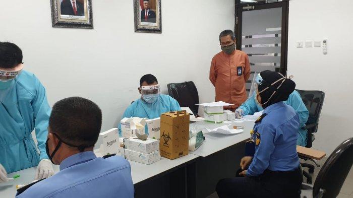 Jadi Garda Terdepan Layani Penumpang, Ratusan Petugas Bandara Hang Nadim Batam Di-Rapid Test