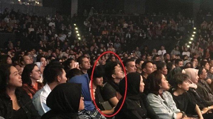 Ariel Noah Kepergok Gandeng Seorang Wanita Nonton Konser Marcell Siahaan di Balai Sarbini