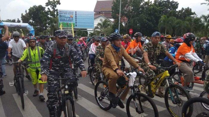 Ribuan orang mengikuti even Batam Bersepeda di Dataran Engku Puteri, Senin 20 Januari 2020