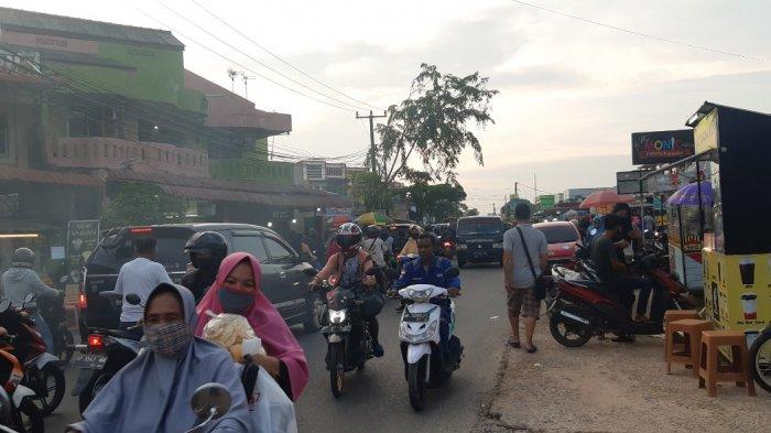 Buat Macet, Warga Sagulung Keluhkan Lokasi Penjualan Makanan Berbuka Dekat Pinggir Jalan