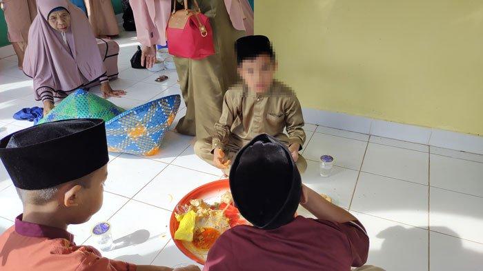 Idul Adha 1442 H di Lingga, Warga Singkep Barat Masih Menerima Tamu dan Makan Bersama