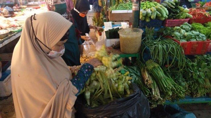 H-3 Lebaran, Permintaan Ketupat dan Janur Kelapa di Batam Tetap Tinggi, Tak Terpengaruh Corona