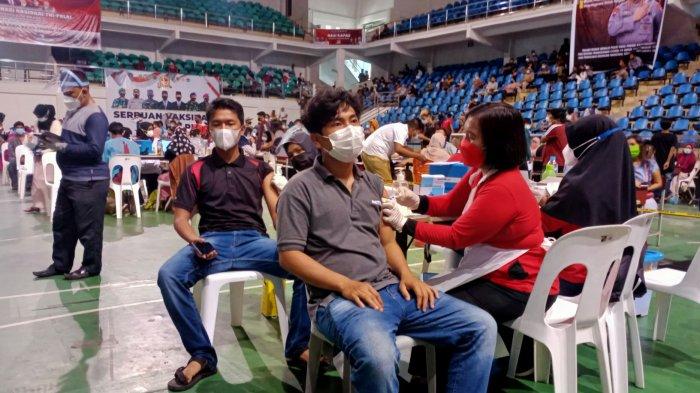 DEMI Ikut Vaksinasi di Temenggung Abdul Jamal Batam, Warga Rela Datang Sejak Subuh