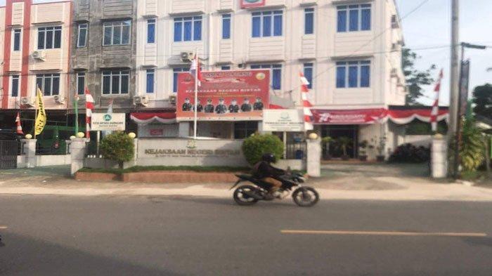 Mantan Kades Lancang Kuning Dilaporkan Warga ke Kejari Bintan Dugaan Selewengkan Dana