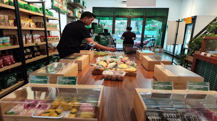 ANEKA KUE - Aneka kue yang ditawarkan di Cabang Toteles Bake House di Ruko KDA Junction, Kelurahan Belian, Kecamatan Batam Kota, Kota Batam, Kepri. Foto diambil Minggu (16/11/2025)