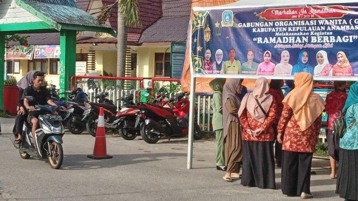 Gabungan Organisasi Wanita Anambas Bagikan Takjil Gratis ke Warga