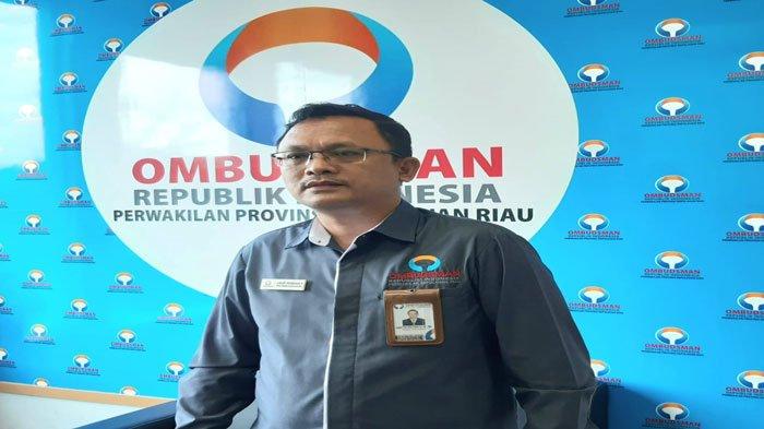 OMBUDSMAN KEPRI - Kepala Ombudsman RI Perwakilan Kepulauan Riau, Dr. Lagat Parroha Patar Siadari, SE., M.H. Ia memberikan peringatan tegas kepada jajaran Imigrasi Batam agar tidak lagi terjadi praktik pungutan liar (pungli), khususnya di Pelabuhan Ferry Internasional Batam Centre.
