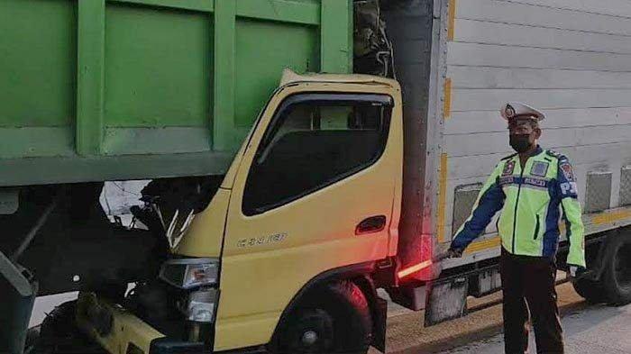Kecelakaan Maut Hari Ini Tabrakan Truk Box dengan Tronton, Sopir Tewas di Tempat