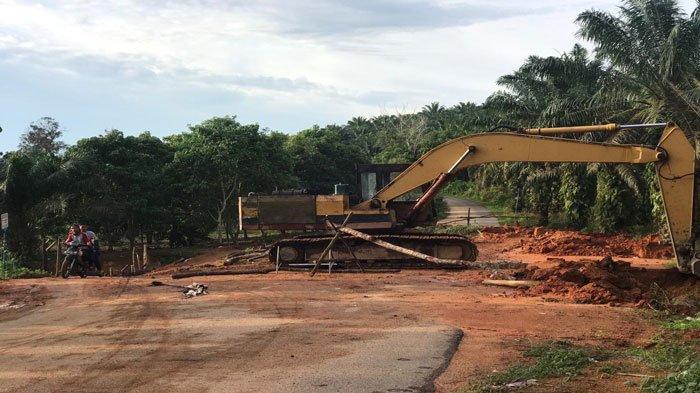 Warga Bintan Timur Menanti Perbaikan Permanen Jalan di Daerahnya yang Amblas Lagi