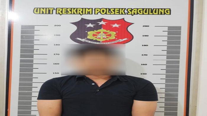 PELAKU PENCURIAN - IA (29), pelaku pencurian di Batam dengan modus menyamar sebagai petugas WiFi ditangkap polis