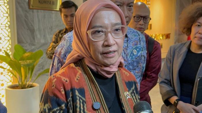 Menpan-RB Rini Widyantini saat ditemui di Gedung DPR, Senayan, Jakarta, Selasa (31/3/2026).