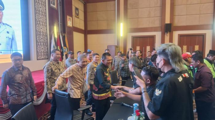 TEMUI GUBERNUR - Aliansi Driver Online Batam (ADOB) mendatangi Kantor Gubernur Kepri di Dompak, Tanjungpinang, Kamis (2/10/2025) untuk temui Gubernur Ansar Ahmad.