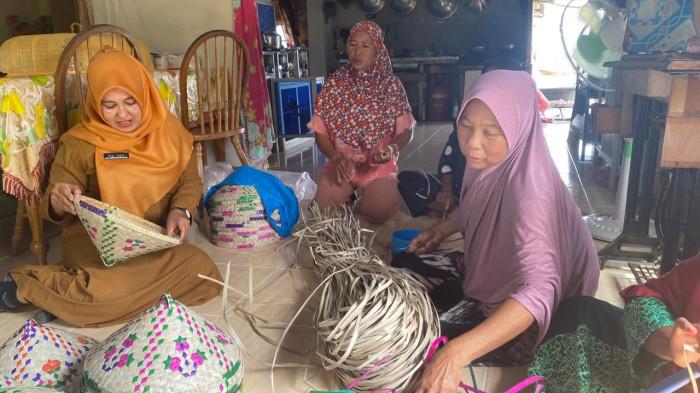 Anyaman tudung saji pandan Lundang Lingga