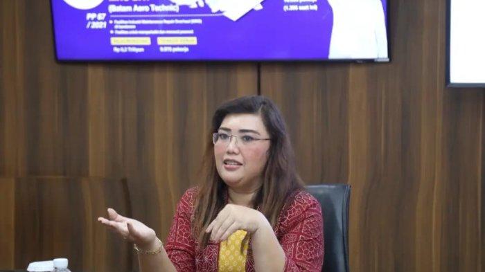 BERI TANGGAPAN - Foto Deputi Bidang Pelayanan Umum BP Batam, Ariastuty Sirait. BP Batam bicara terkait penanganan masalah stress area air di Batam