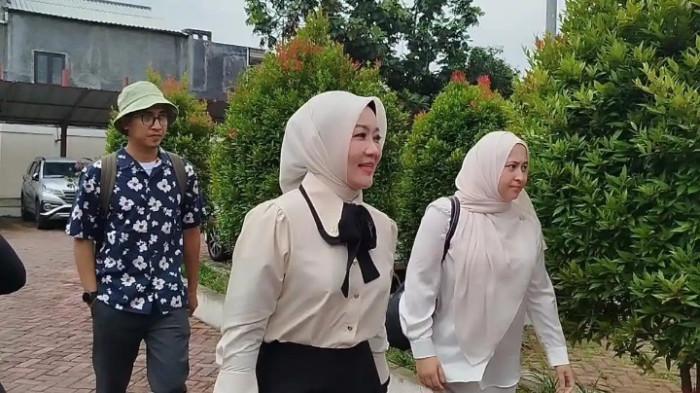 PERCERAIAN RIDWAN KAMIL - Atalia Praratya tiba di Pengadilan Agama Bandung untuk sidang cerai dengan Ridwan Kamil, Rabu (31/12/2025).