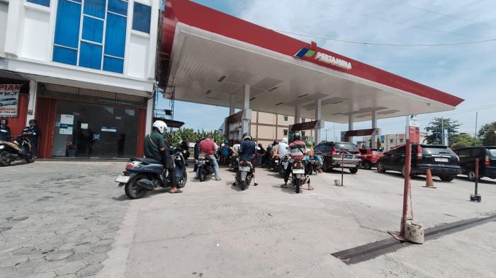 PERTAMAX NAIK - Kondisi di SPBU Batu 8 Sungai Carang, Kota Tanjungpinang, Kepulauan Riau (Kepri). Tidak ada antrean panjang kendaraan di sana usai Pertamax naik harga jadi Rp17 ribu per liter di Tanjungpinang, Rabu (10/6/2026).