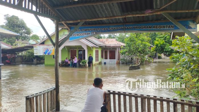 Banjir di Jalan Sukarelawan Kampung Baru Singkep