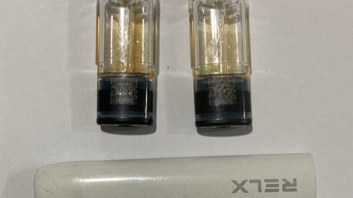 Polisi Ringkus Dua Warga Batam Gegara Edarkan Vape Berbahaya Mengandung Etomidate