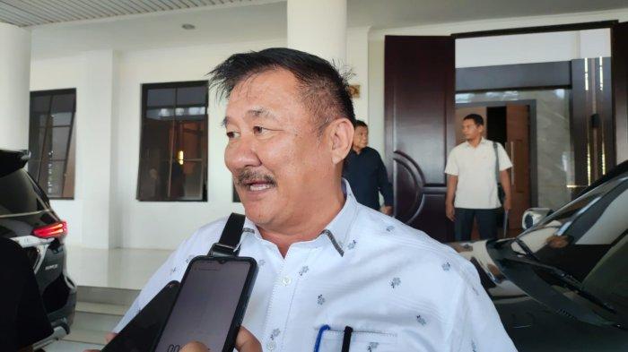 Bendahara Golkar Kepri Asmin Patros Tertawa Kabar Amsakar Achmad Punya KTA Golkar