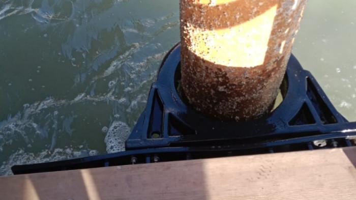 Bolder ring tiang pelabuhan apung