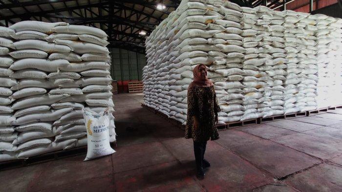 Dampak Cuaca Ekstrem Natuna, Stok Beras Gudang Bulog Ranai Sempat Kosong
