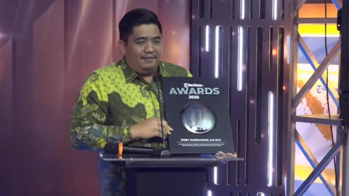 Bupati Bintan Terima Penghargaan Tribun Batam Awards 2025, Perkuat Ekonomi dan Tenaga Kerja Lokal